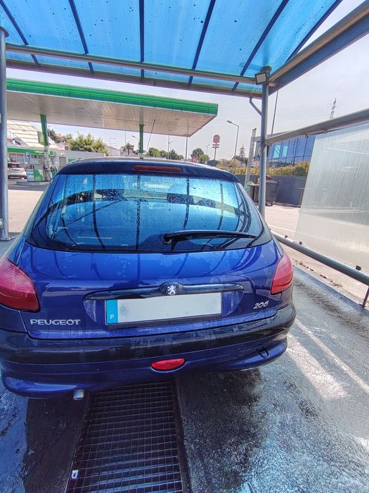 Peugeot 206 muito bem estimado