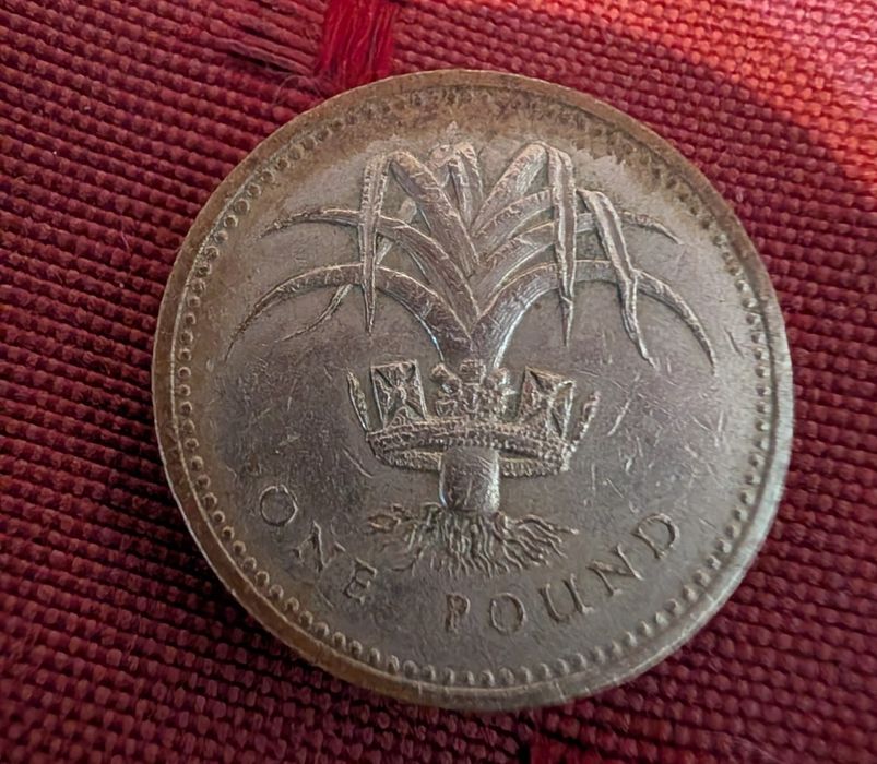 Uma moeda 1 libra One Pound Reino Unido data 1985