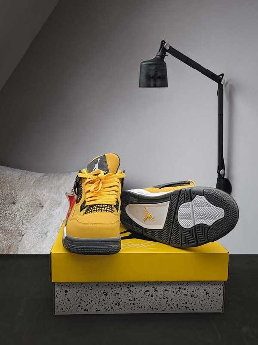 Jordan_4_Retro_Lightning_Rozmiar 37.5
