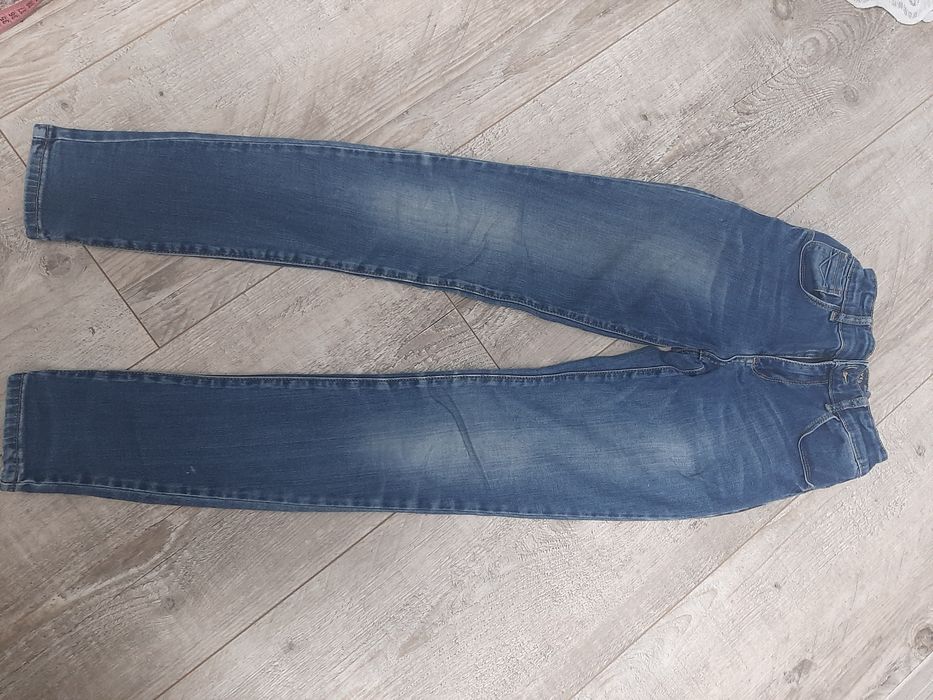 Spodnie jeans Reserved