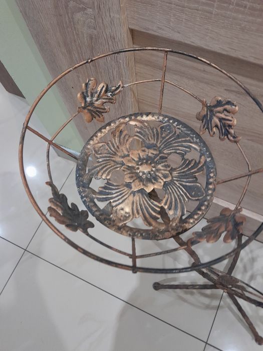 Ozdobny kwietnik na 2 donice.