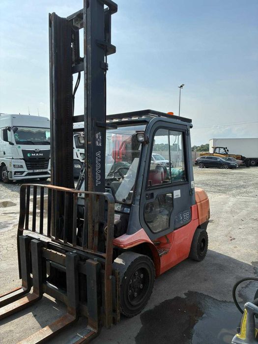 Wózek widłowy Toyota 7FGJF35 Rok produkcji 2005