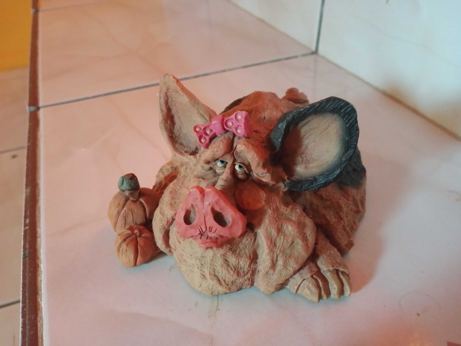 art figurka świnka