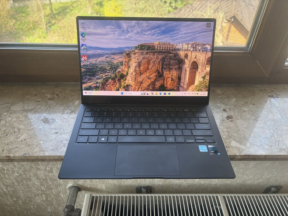 Samsung Galaxy Book Pro 13 OLED i7-1165g7 Ram 16Gb M2 256gb FHD Np930