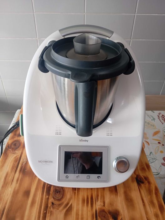 Vende-se Bimby TM5, em perfeitas condições, com todos os acessórios.