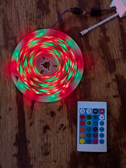 Taśma LED kolorowa 5 m zasilanie sieciowe zasilacz