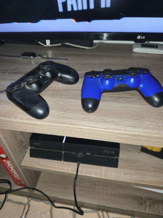 PlayStation 4 + 2 comandos + 11 jogos