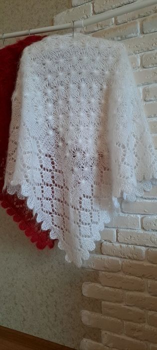 Пухова хустка ручної роботи .