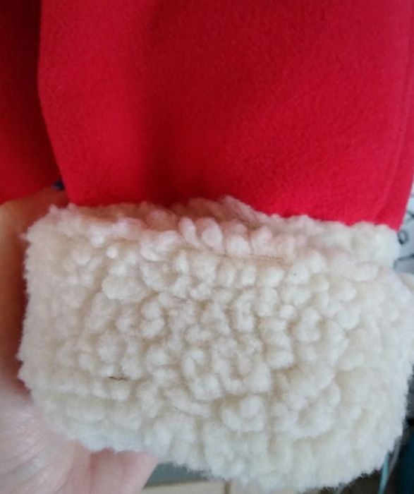 Nowy czerwony płaszcz zimowy