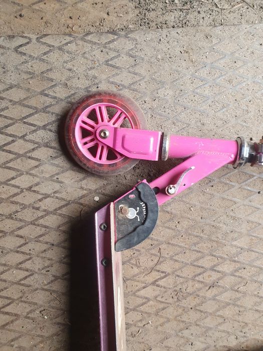 Дитячий самокат для дівчинки