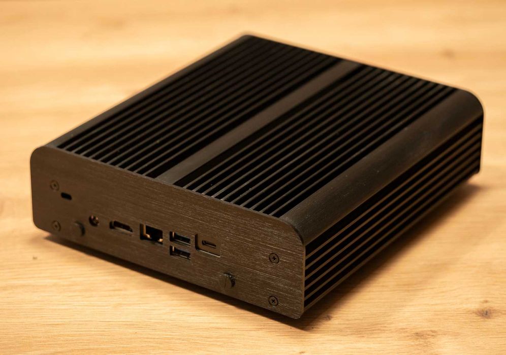 Intel NUC7i5BNB - Roon Server - Akasa - bezgłośny - 16GB RAM 256SSD