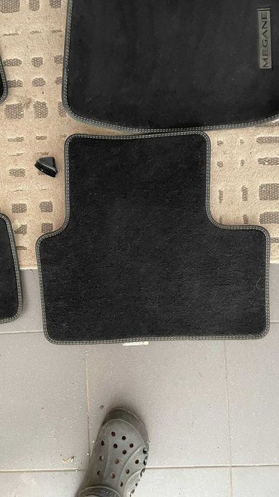 Dywaniki welurowe Megane IV Grandtour OE  - jeden defekt