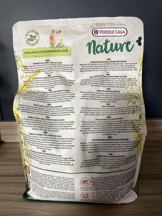 Karma dla chomika + mały pojemnik innej karmy gratis
