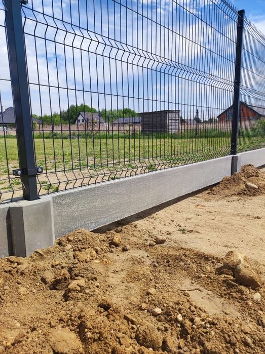 Montaż Ogrodzeń Panelowych oraz Murowanych