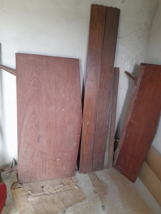 Cama antiga em mogno