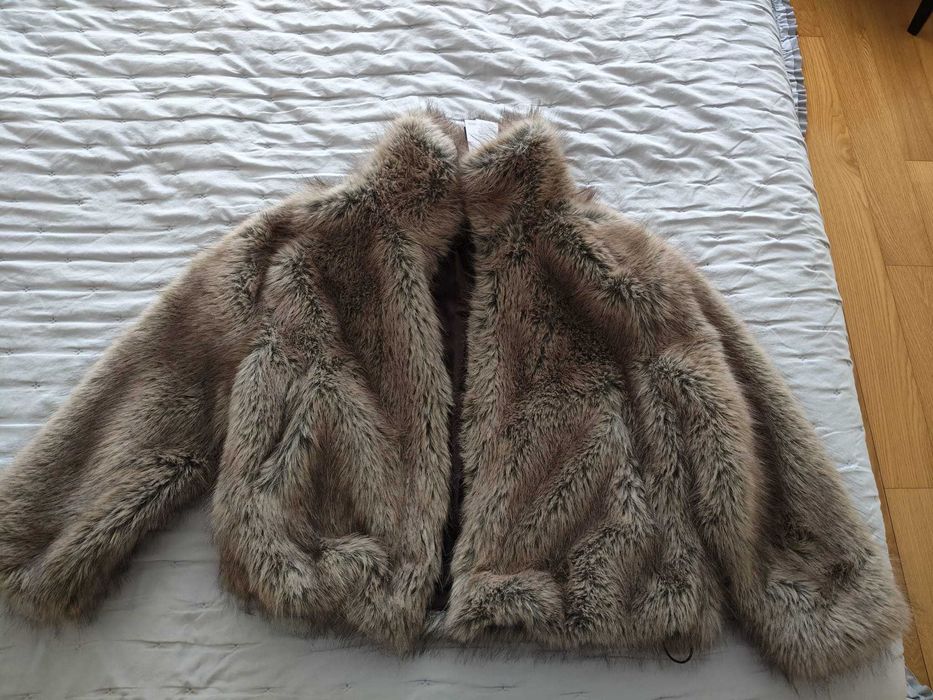 Casaco peludo Stradivarius NOVO