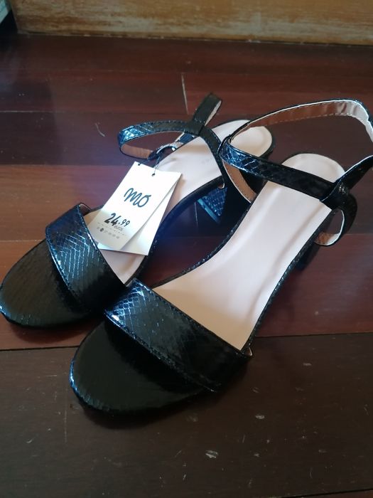 Sandálias pretas NOVAS