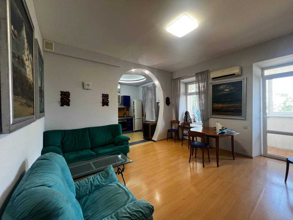 Продам 3-комнатную квартиру на ЧАЙКОВСКОГО рядом с ОПЕРНЫМ ТЕАТРОМ !!!