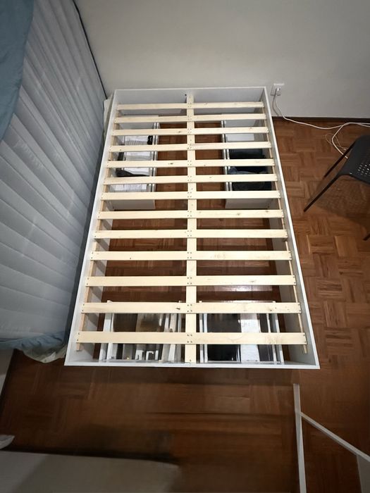 Colchao 190x120cm + Cama com gavetas