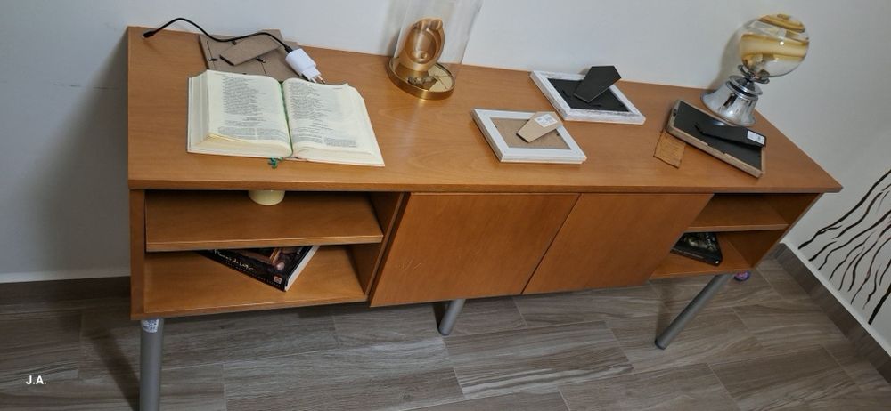 Cama roupeiro e consola