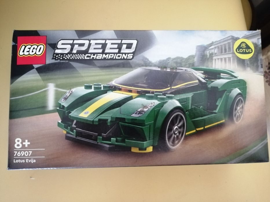 Vários Legos (carros e helicóptero)