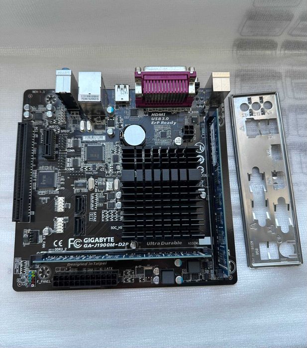 Материнська плата Gigabyte GA-J1900M-D2P Intel Celeron J1900 + 4 GB