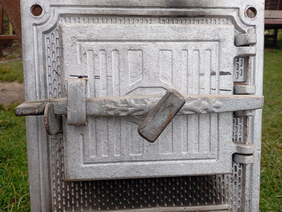 Drzwiczki żeliwne do pieca kaflowego