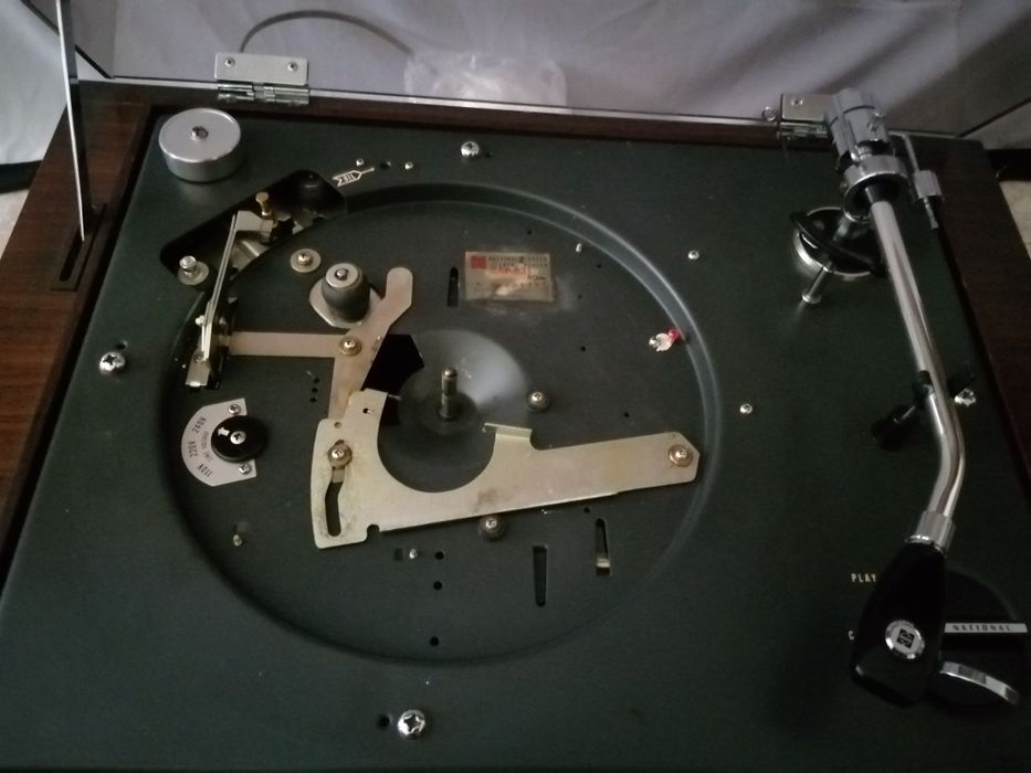 Gira discos vintage National SF 175