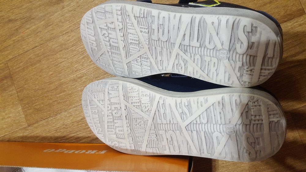 Продам туфли-кроссовки Froddo р.33