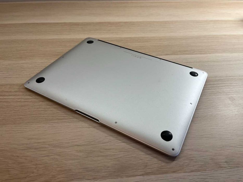 MacBook Air A1466, i7, 8GB RAM, 256GB, stan BDB, zestaw, 2x zasilacz