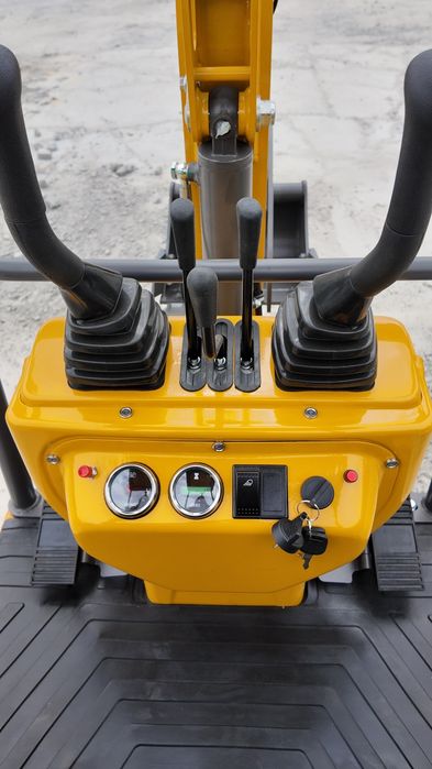 Nowa mini koparka minikoparka Berger Kraus BK900AS skrętne ramie Tania