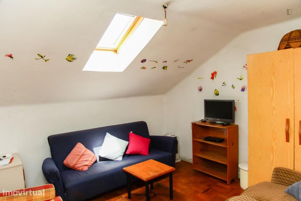 Quarto - localizado em Montes Claros Coimbra