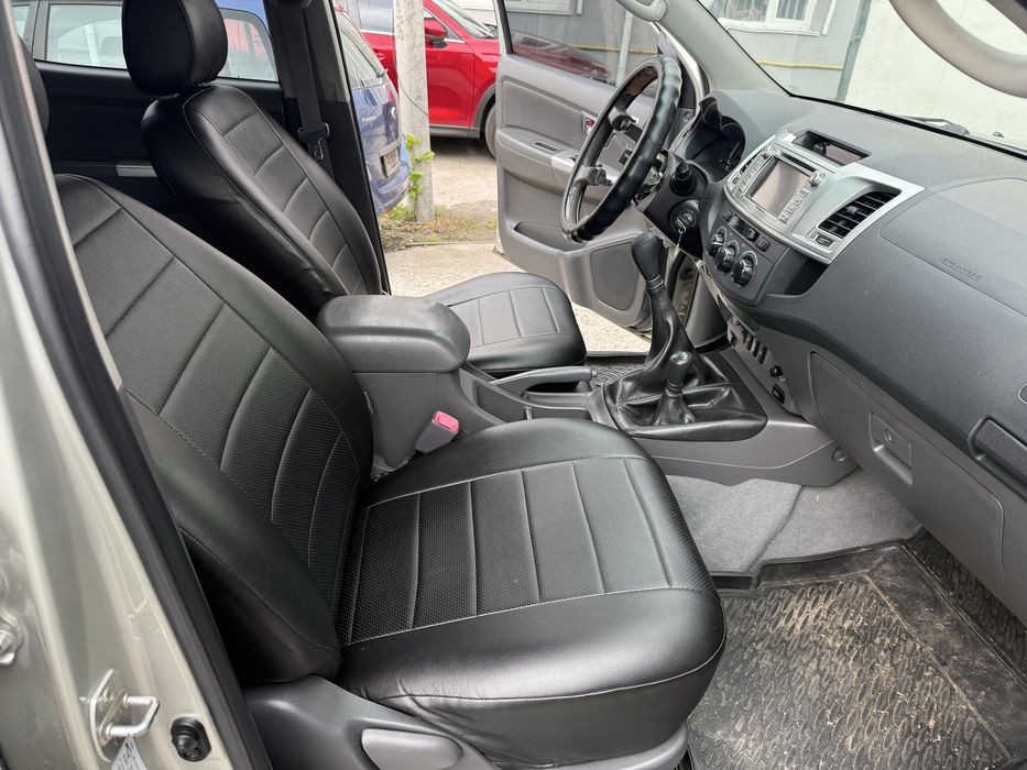 Чохли,накидки Toyota Hilux два комплекти.