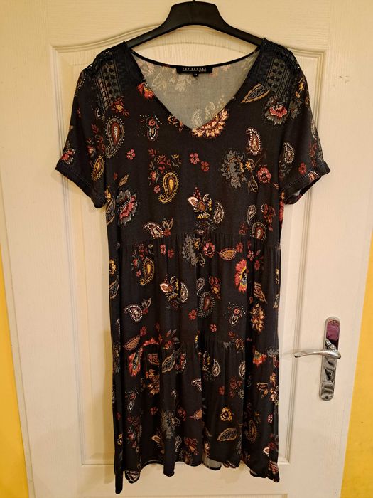 Duża sukienka damska TOP Secret , rozmiar 42 / XL