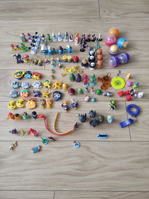 Duży zestaw małych zabawek