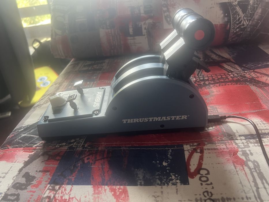 sidestick i przepustnica thrustmaster