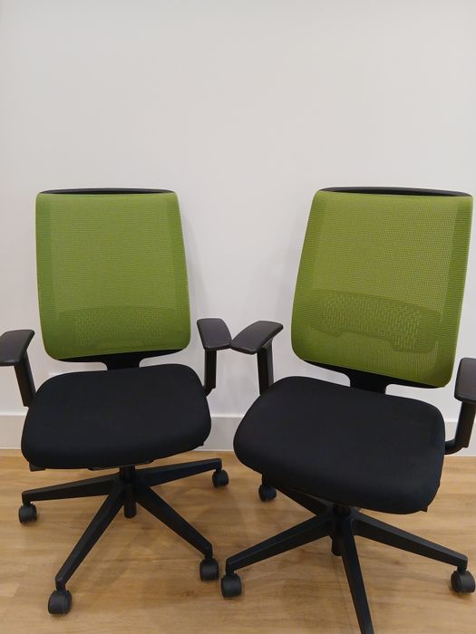 Conjunto de 2 Cadeiras com rodas
