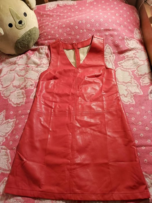 Червоне плаття-сарафан із еко-шкіри