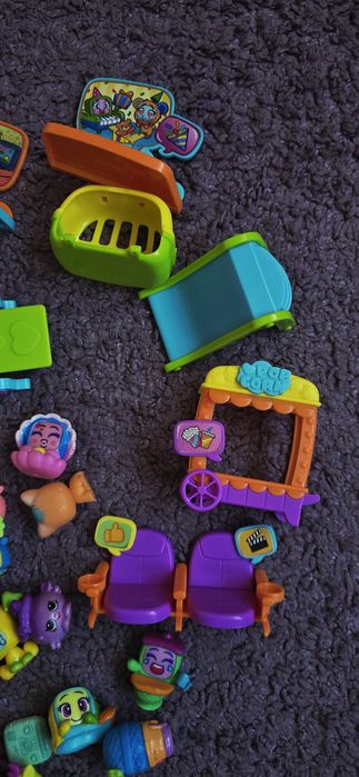 Іграшкові фігурки  Moji pops