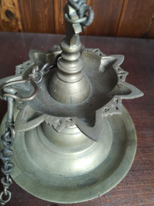 lamparina de igreja em cobre