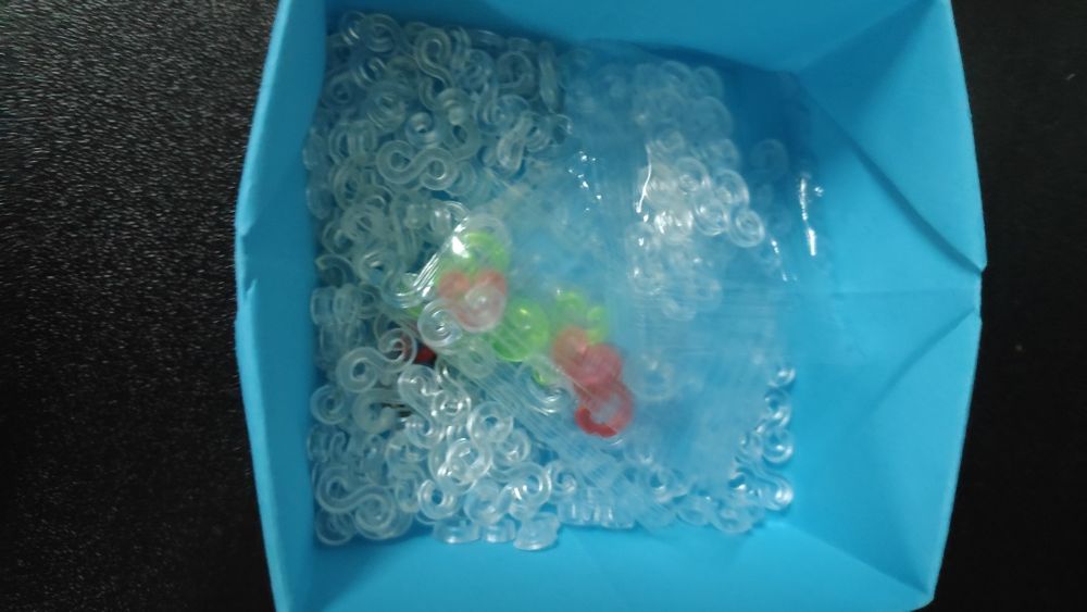 Material variado para fazer acessórios de elástico