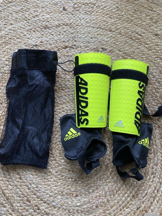 Caneleiras de futebol da Adidas