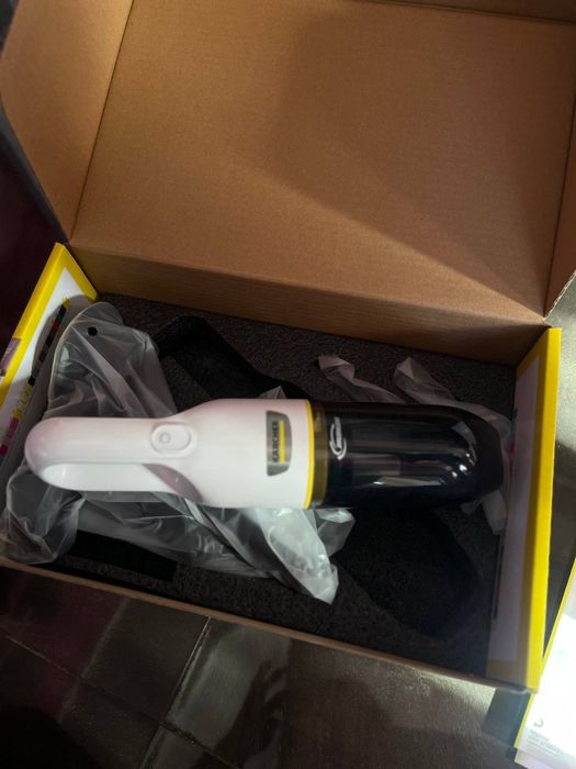 Автомобільний ручний пилосос karcher