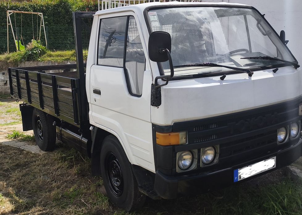 Toyota Dyna 150 caixa Curta