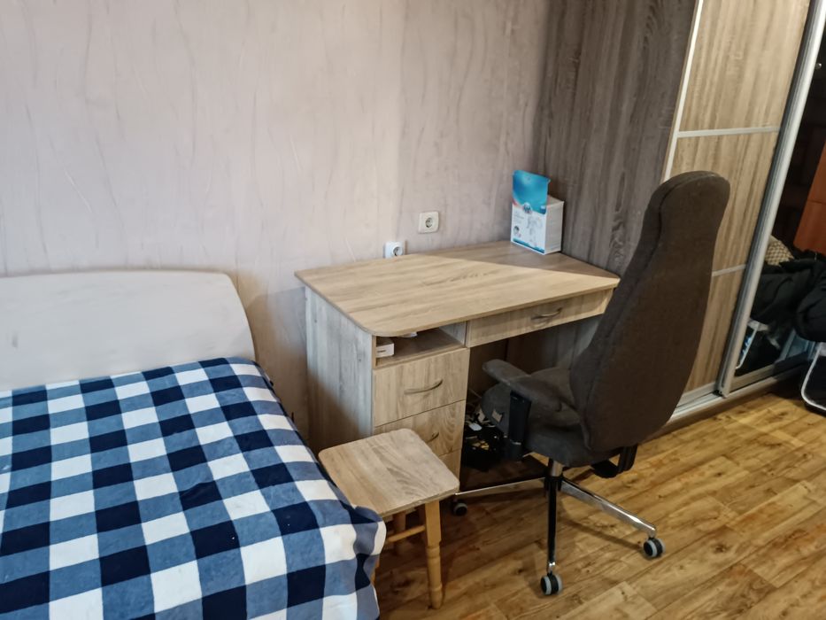 Продається кімната в гуртожитку.