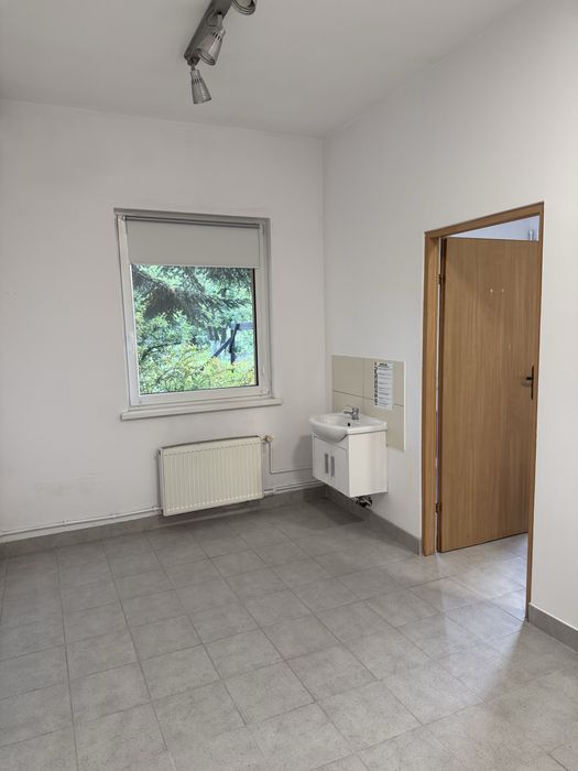 Gabinet z umywalką 12m2