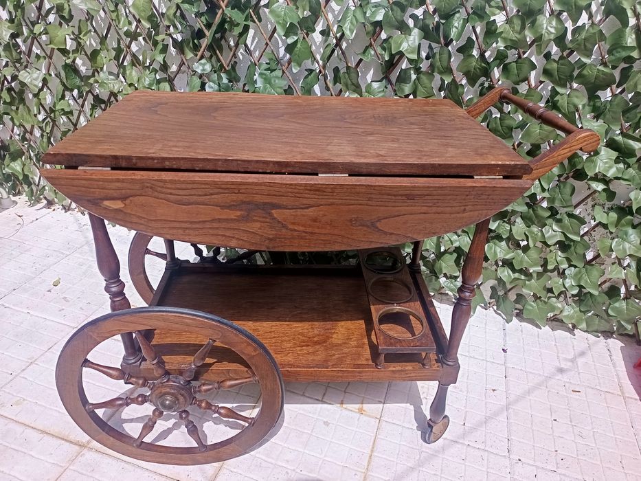 Carrinho de chá em madeira
