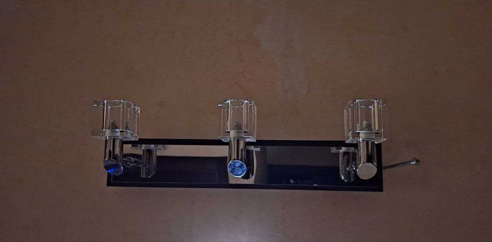 Бра настінне на три лампт