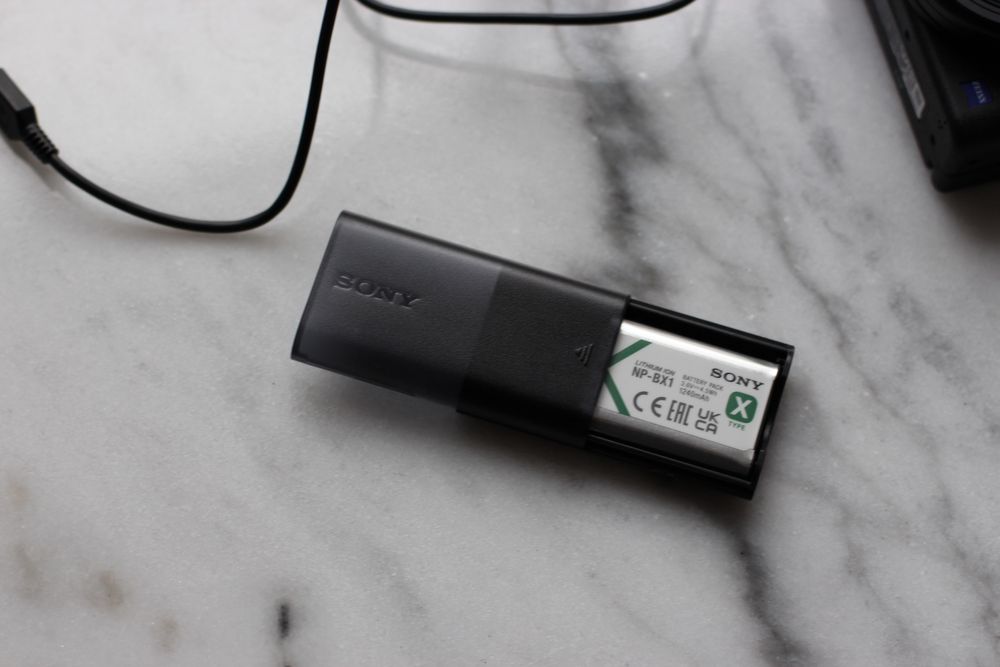 Sony ZV-1A – jak nowy, użyty raz, komplet pudełkowy + futerko