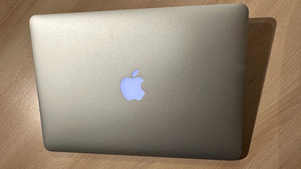 Apple MacBook Air 13" 2017 | 8 GB RAM | 128 GB SSD | Stan bardzo dobry